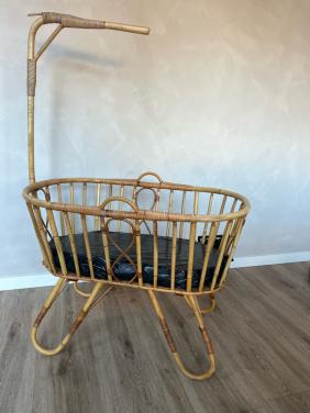 Antieke rotan wieg