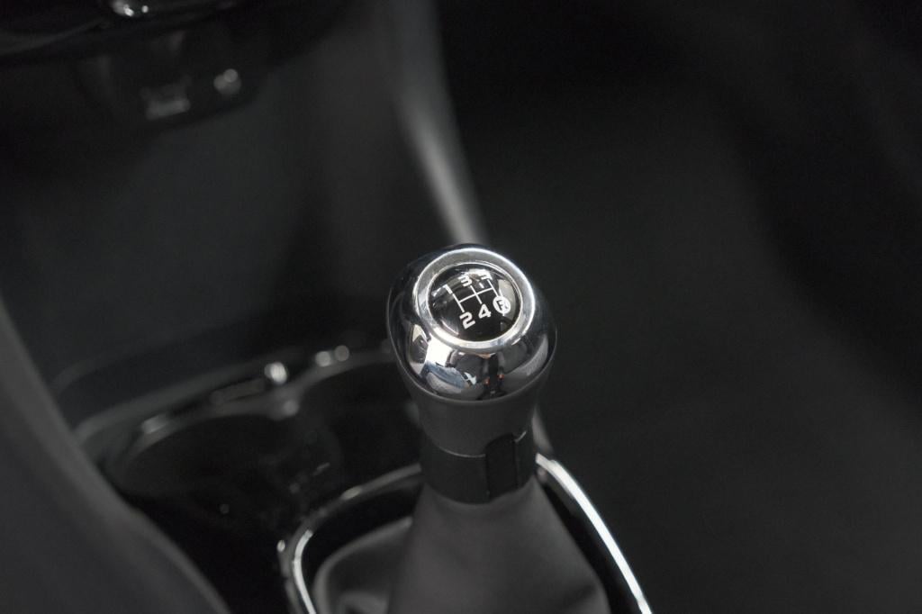 Peugeot 108 1.0 e-vti allure | camera | climate control | apple carplay | 1