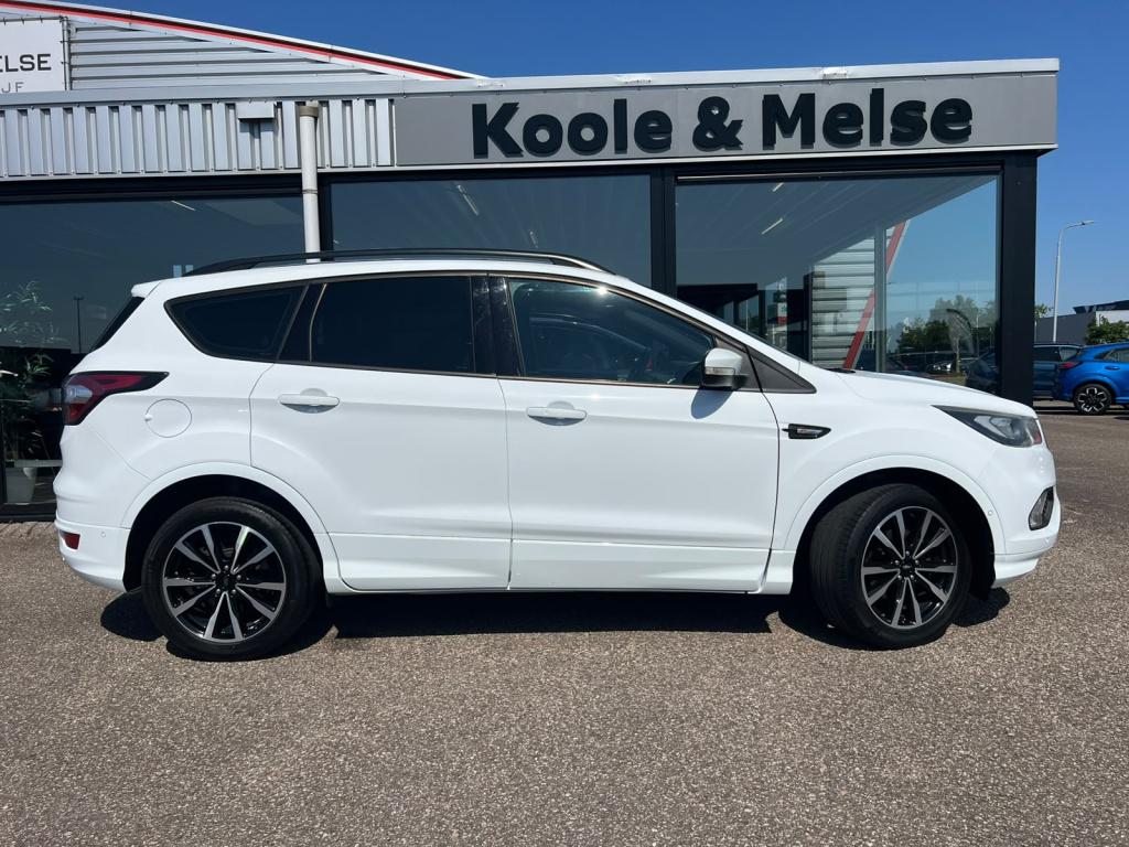 Ford Kuga 1.5 ecoboost 150pk 2wd st line ,panodak , trekhaak , carplay