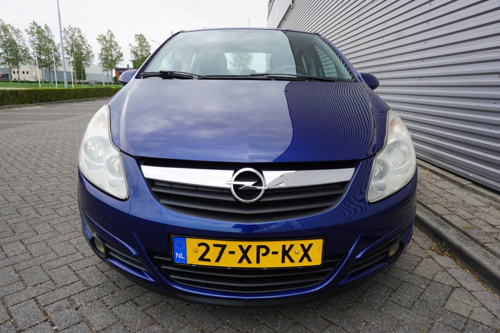 Opel Corsa 1.2-16v cosmo airco / elektr. ramen / trekhaak / nap