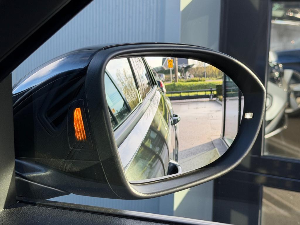 Volkswagen T-roc 1.5 tsi r-line | black style | panoramadak | 19 inch | cam