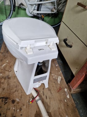 TMC Elektrisch Toilet voor op de boot 12 volt
