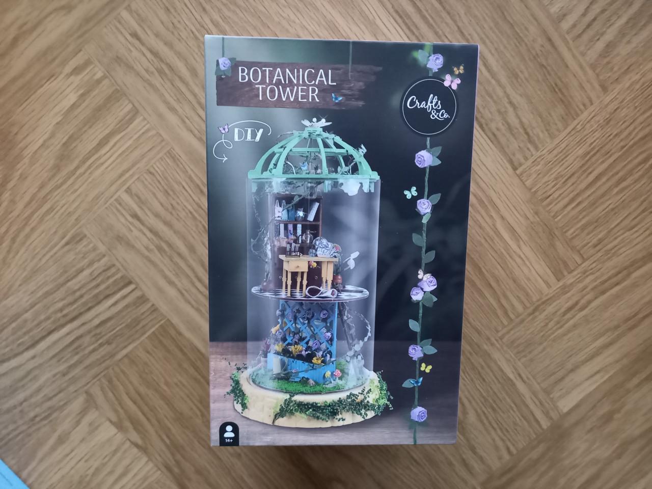 Drie bouwdozen miniatuur stolpen