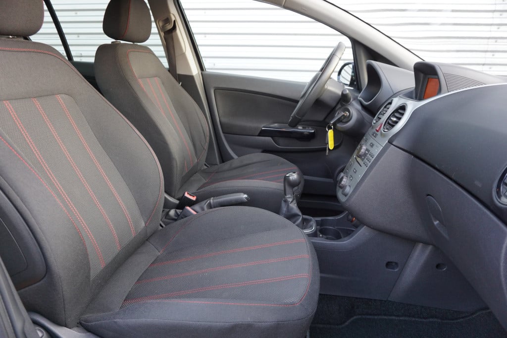 Opel Corsa 1.4-16v sport airco / cruise / elektr. ramen / trekhaak / nap