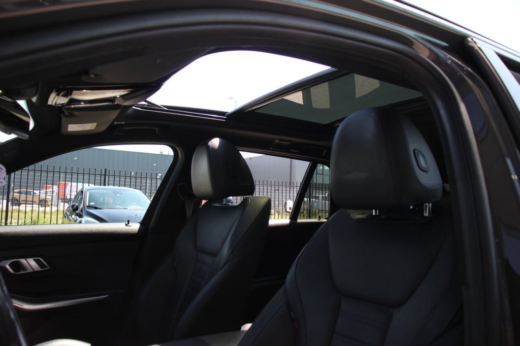 BMW 3-serie touring 320i high executive m pakket | pano | laser | leder