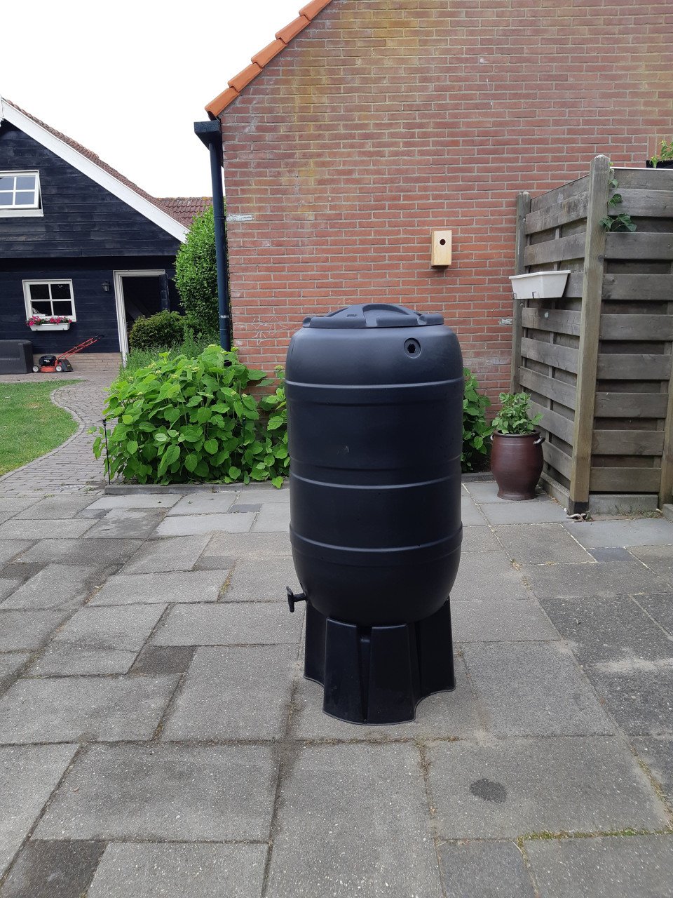 Regenton op verhoging (gereserveerd)