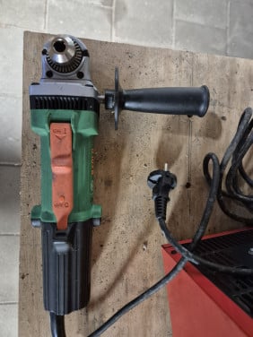 Hitachi haakse boormachine