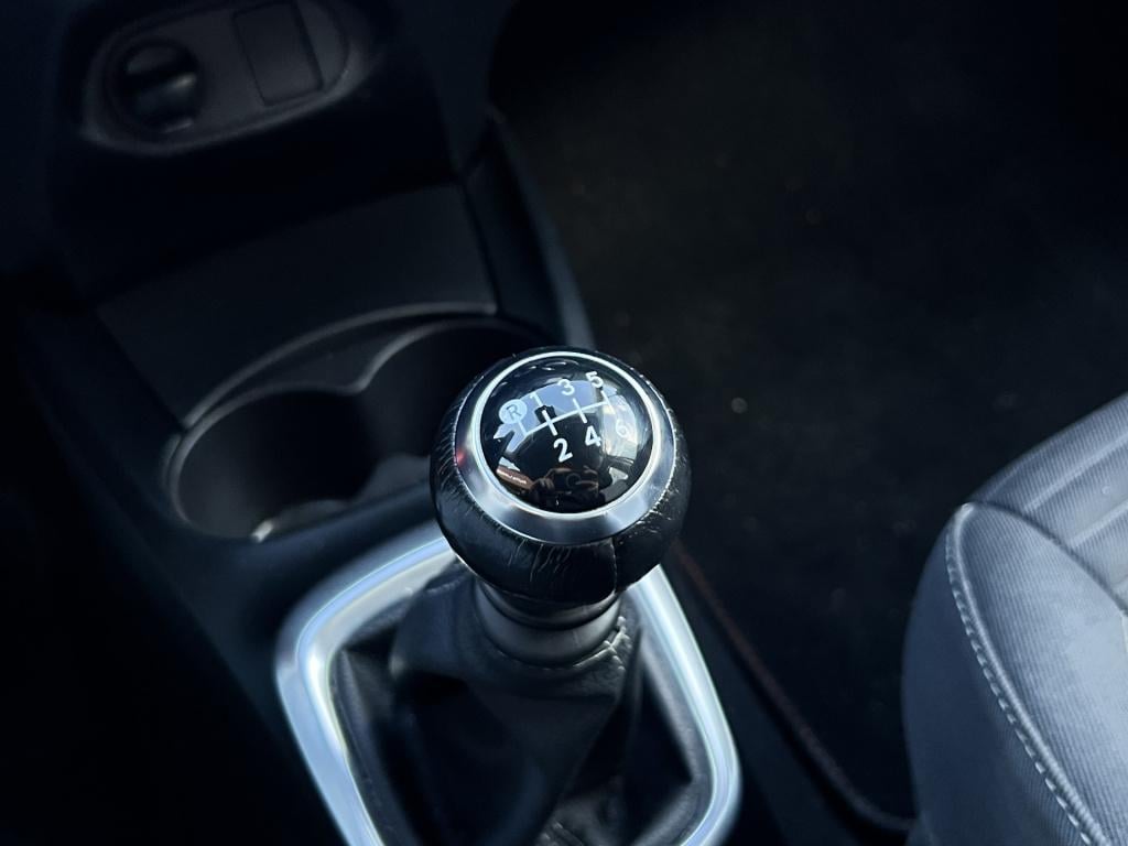 Toyota Yaris 1.5 vvt-i comfort | radio | trekhaak | lm-velgen | airco