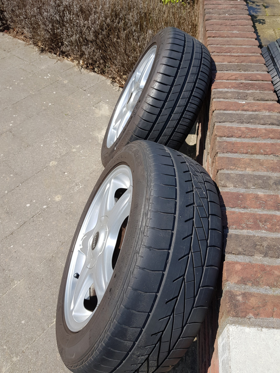 Originele 16 inch Mini velgen met Good Year banden