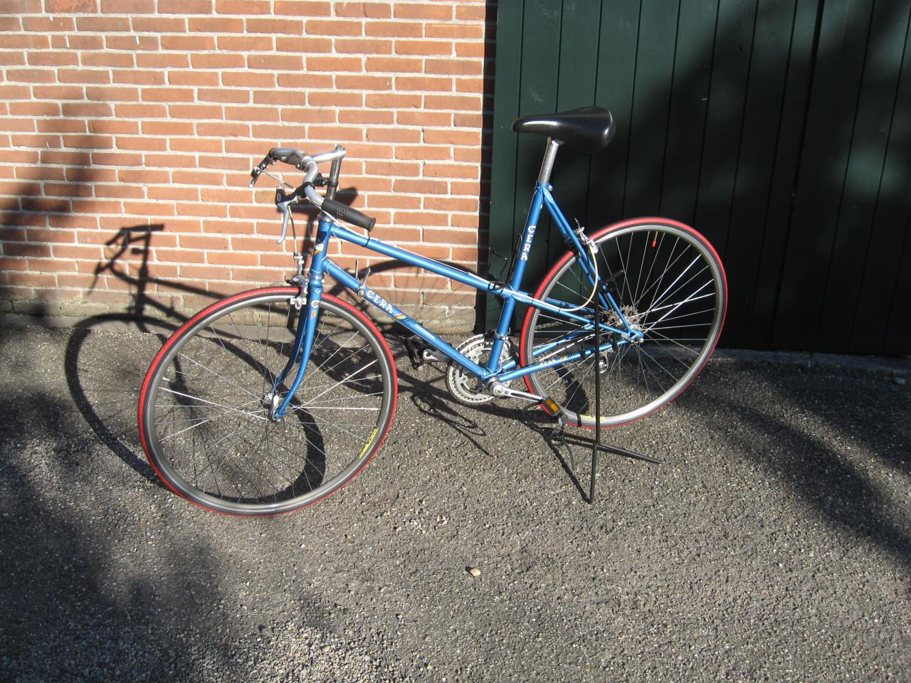 """MOOIE UNIEKE DAMES CERA RACEFIETS""