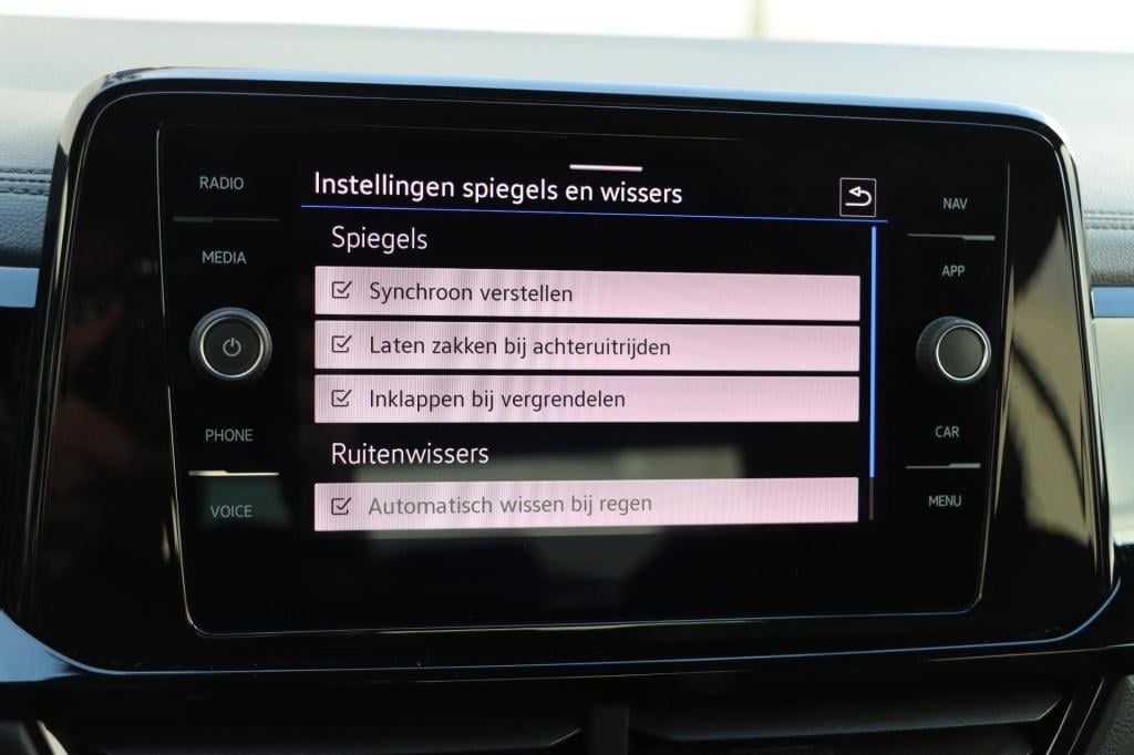 Volkswagen T-roc 1.5 tsi r-line 150pk dsg7