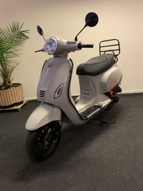 RIVA MODEL 45KM NU 895,= RIJKLAAR