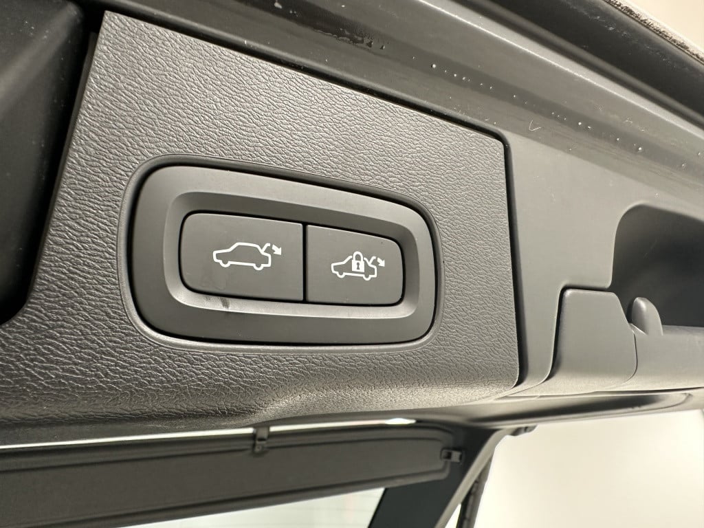 Volvo XC60 2.0 t8 awd recharge r-design | luchtvering | b&w | nappaleder |