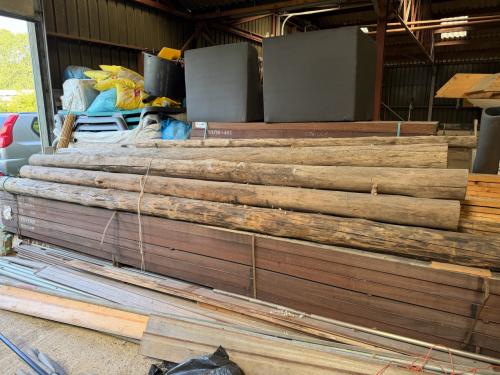 Houten palen nieuw 2x 8 meter 8x 4 meter