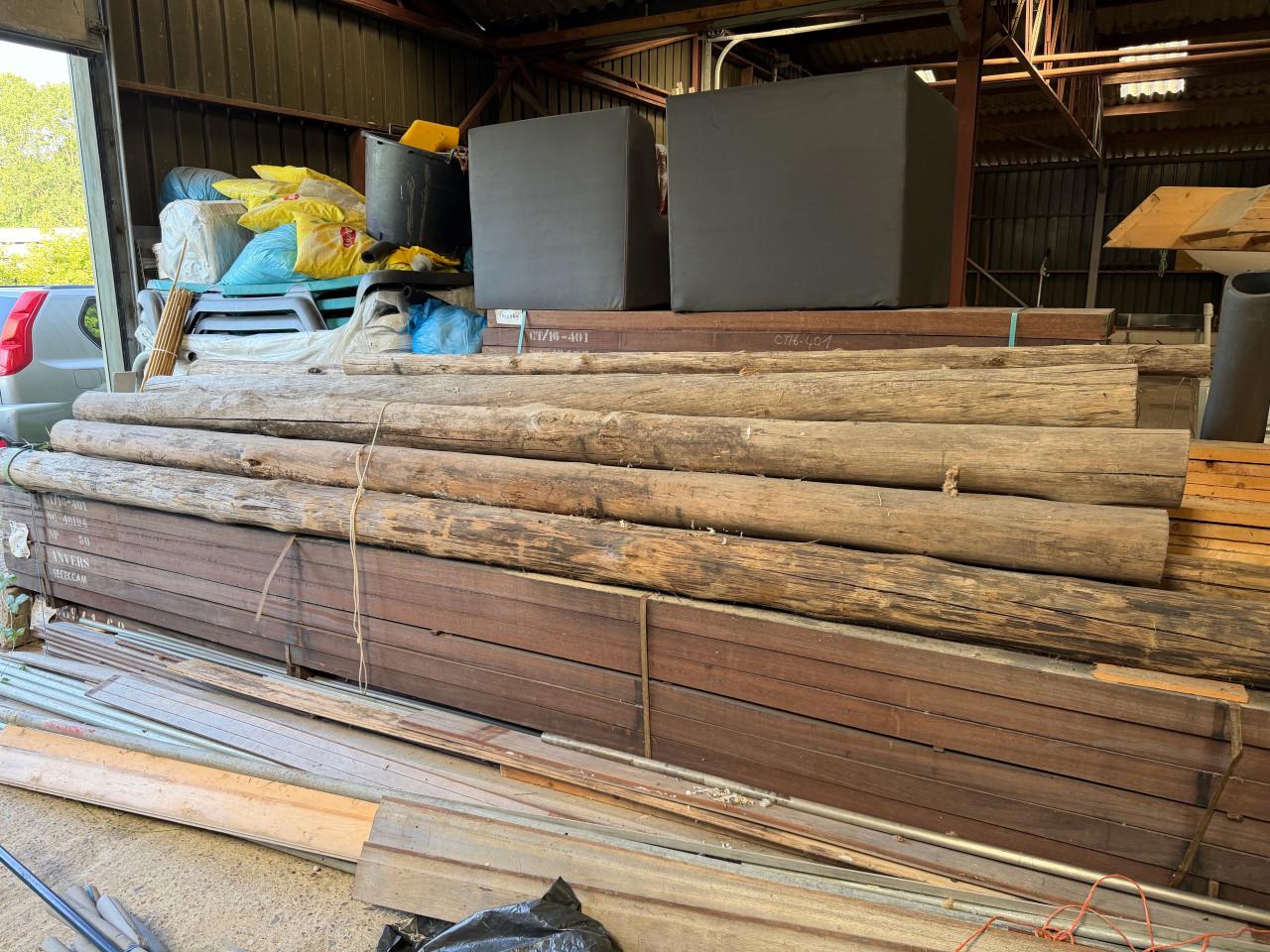 Houten palen nieuw 2x 8 meter 8x 4 meter