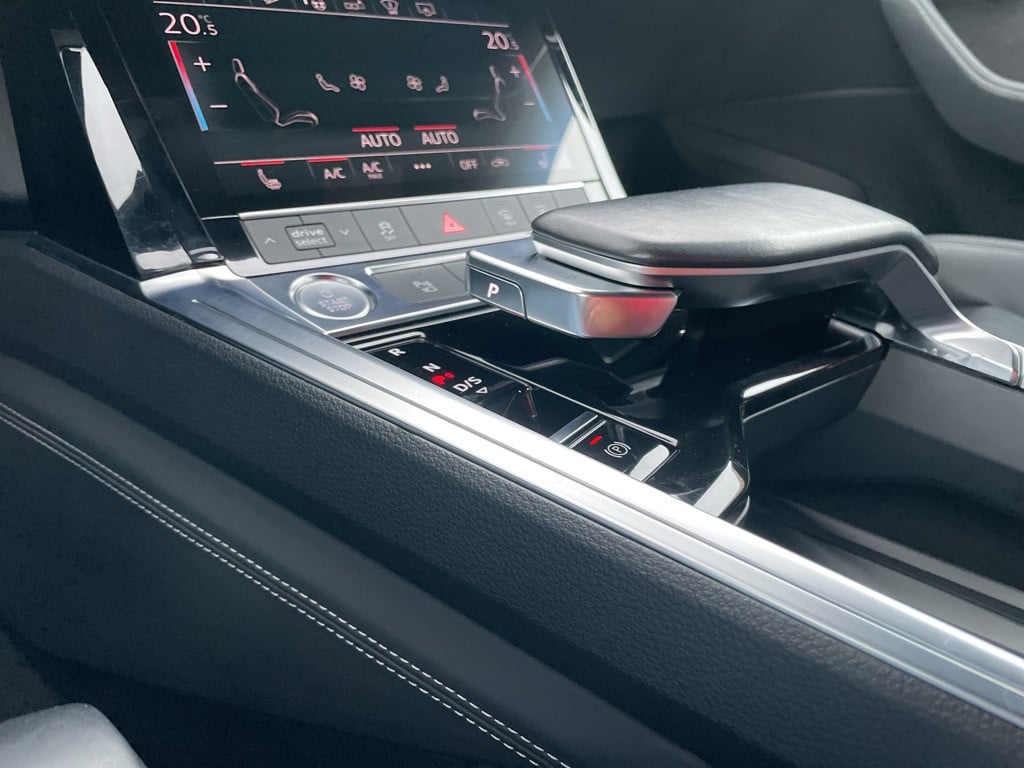 Audi E-tron 55 quattro 95 kwh s-line -full options-