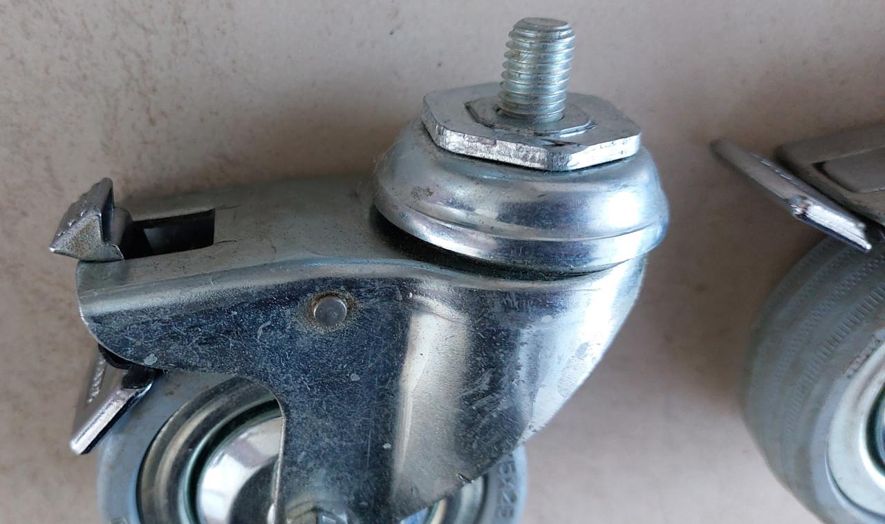 Nieuwe ZWENKWIELEN met rem (4 stuks)