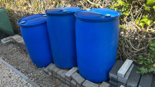 3 kunststof vaten 200L