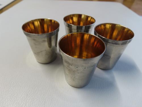 Borrel Drink bekertjes Ø 3,5 cm Hoogte 4 cm. €25,00