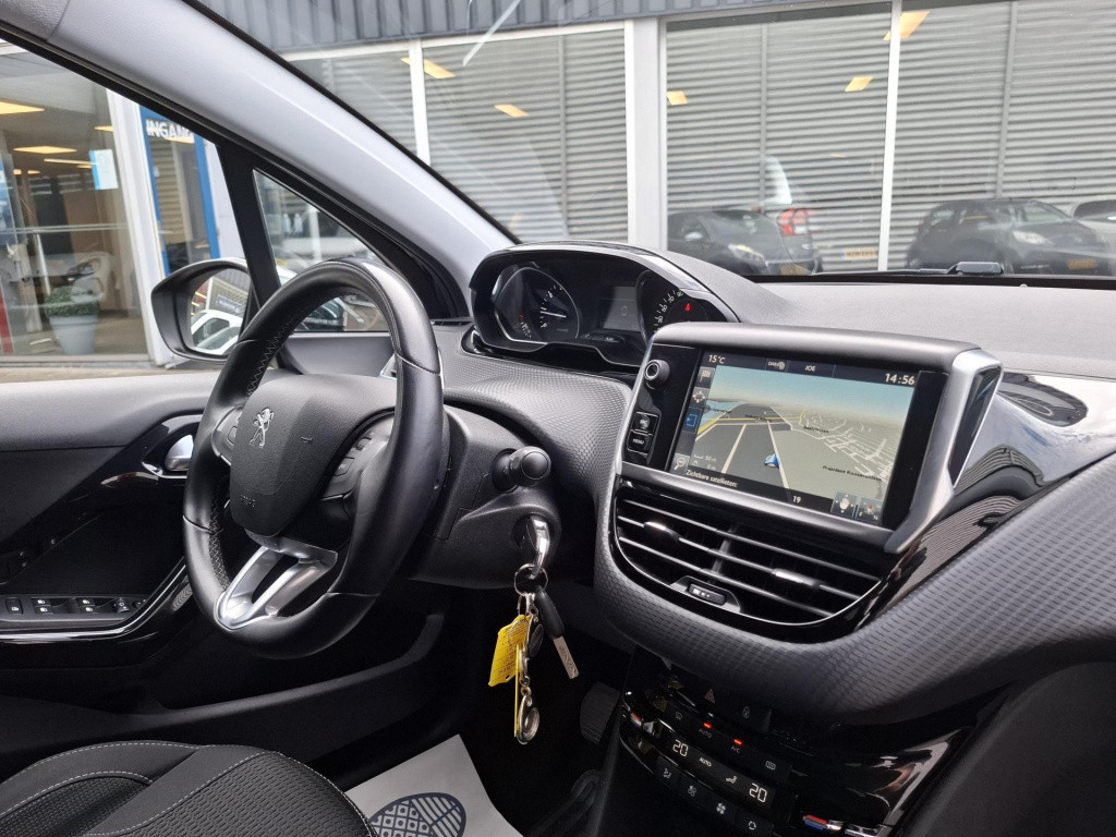 Peugeot 208 1.2 allure nav/clim/lmv/park