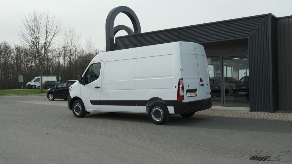 Renault Master t35 2.3 dci 135 l2h2 comfort | direct leverbaar | navigatie 