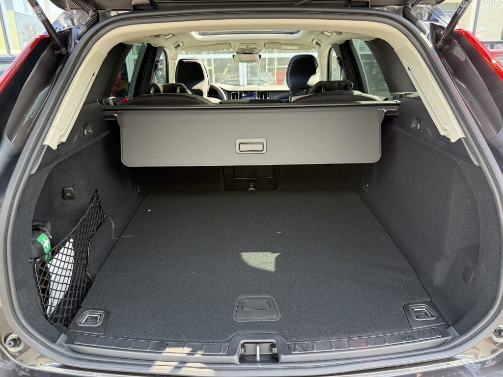 Volvo XC60 t6 awd gt essential driver assist