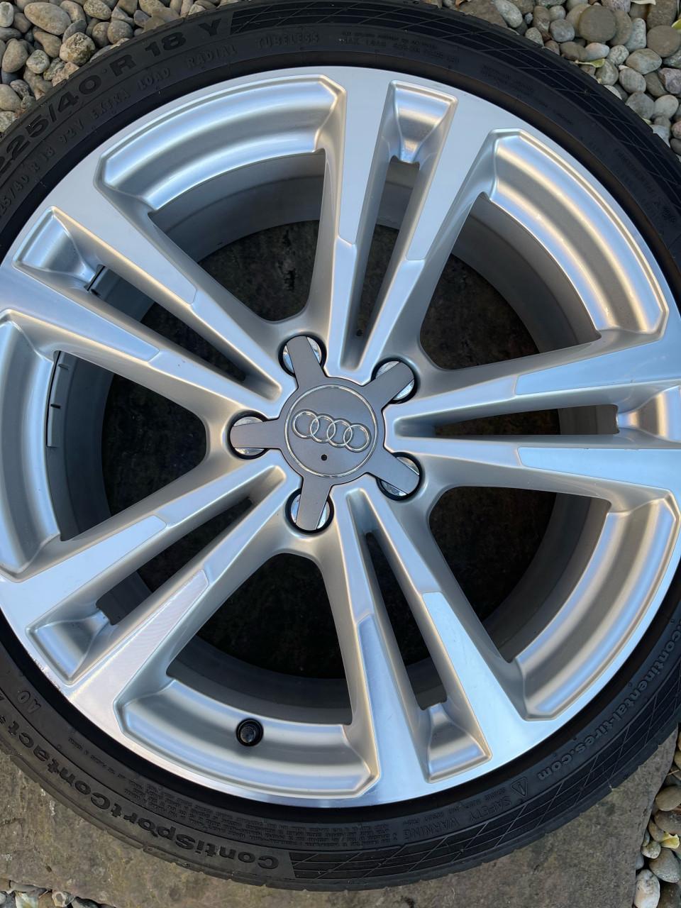 Originele Audi A3 S-line velgen 18 inch (7.5Jx18 ET51) + naafdoppen