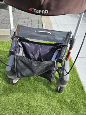 Zgan Topro Troja 5G rollator in de kleur rood zeer nette staat, nieuw model