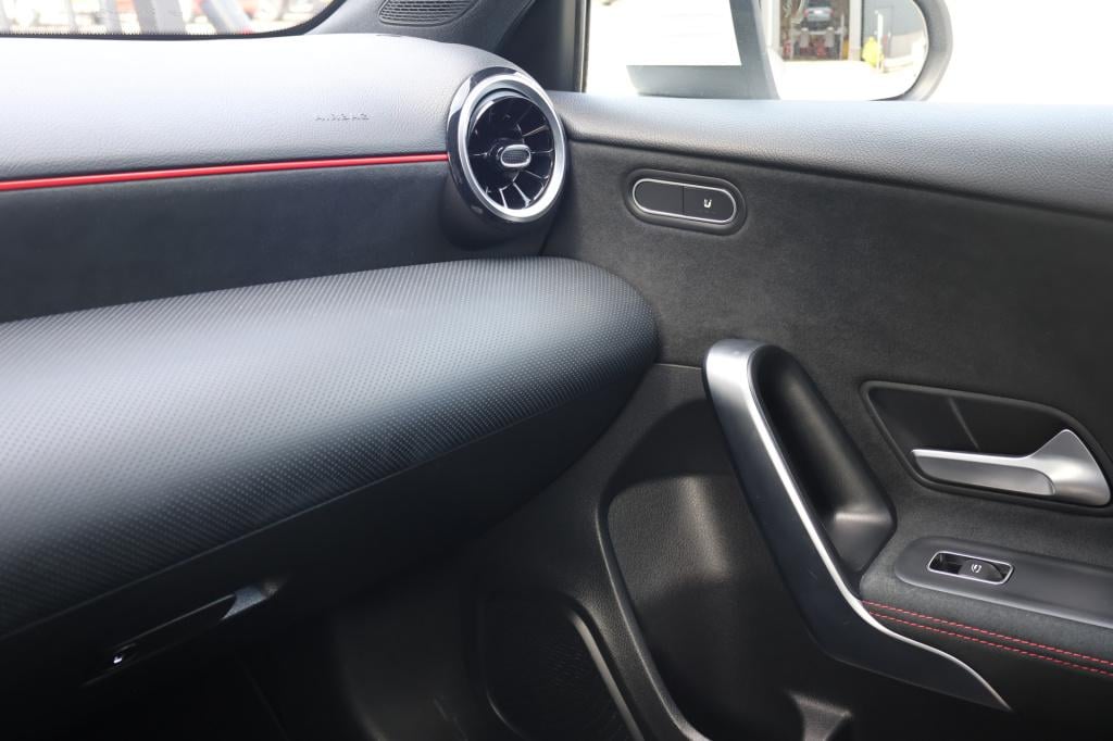 Mercedes-Benz A-Klasse 180 business solution amg l automaat l camera l temp