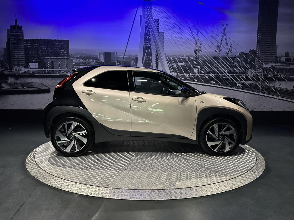 Toyota Aygo x 1.0 vvt-i s-cvt envy *pdc*camera*clima*