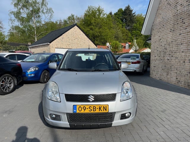 Suzuki swift 1.5 exclusive airco nap logisch