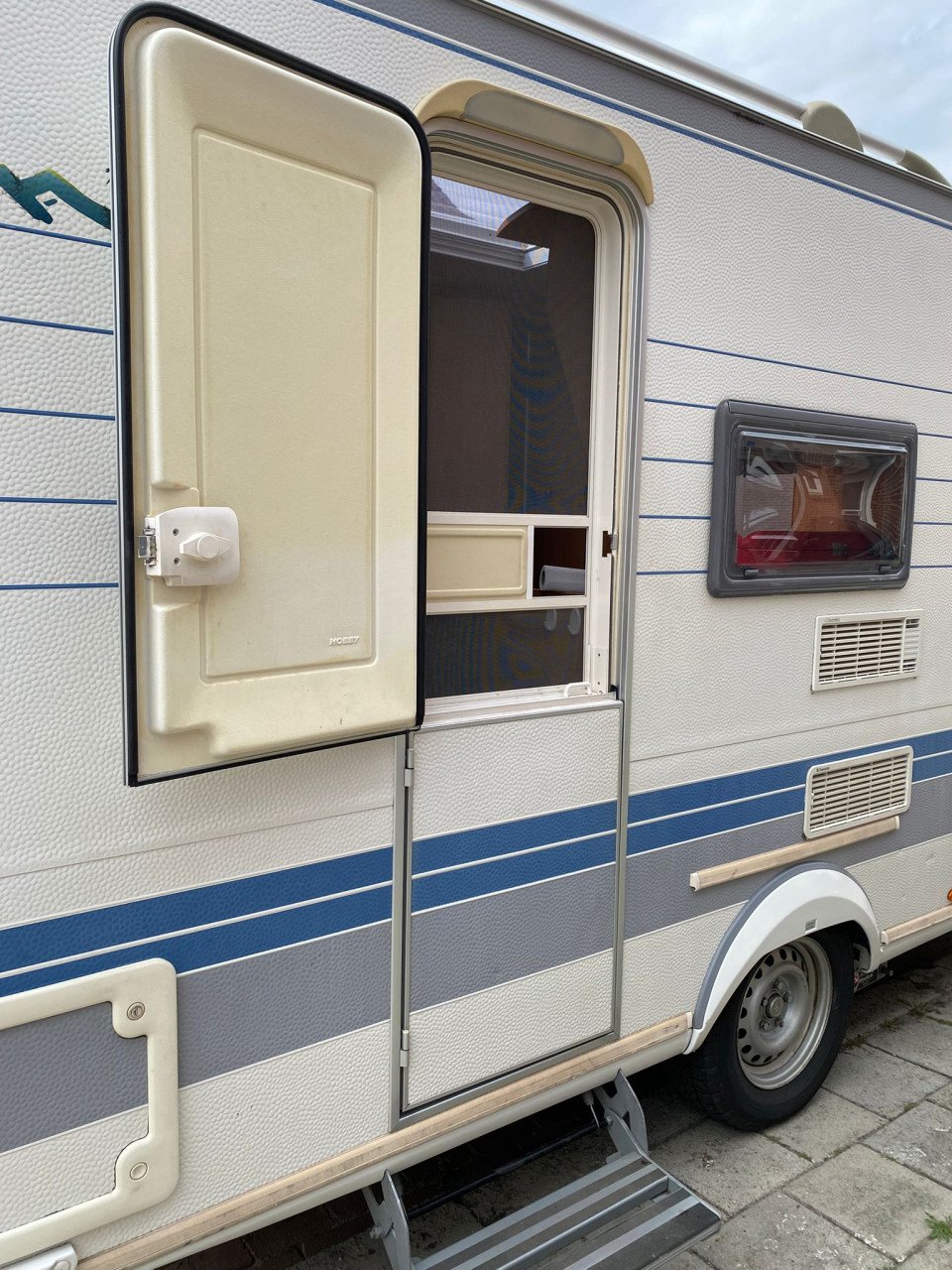 Hobby 400 SF caravan ,mover!!Volledig uitgerust, Klaar voor vertrek