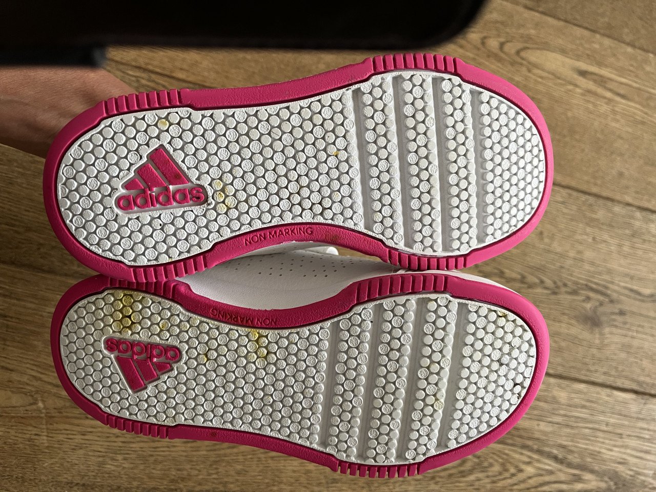 Gymschoenen / sneakers / zaalschoenen Adidas maat 32