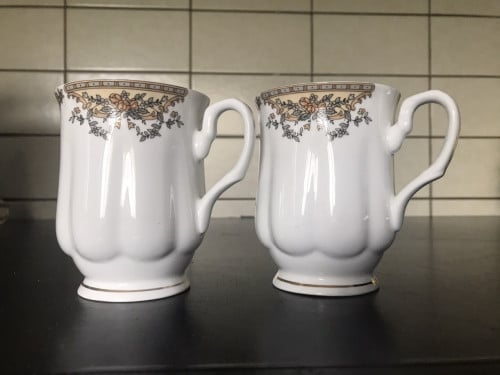 2 porseleinen koppen