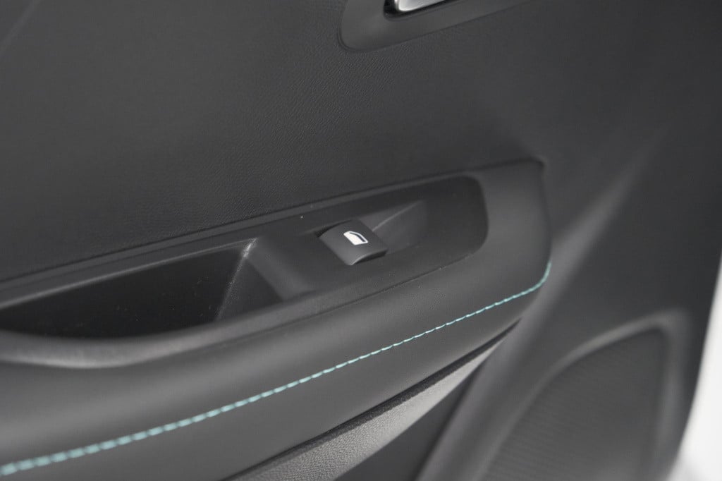 Peugeot 208 puretech 100 allure pack | camera | apple carplay | stoelverwar