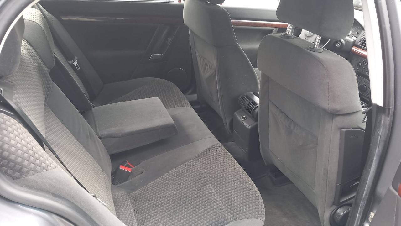Opel VECTRA 2.2-16v Elegance Navigator sedan bj:2003 airco navigatie