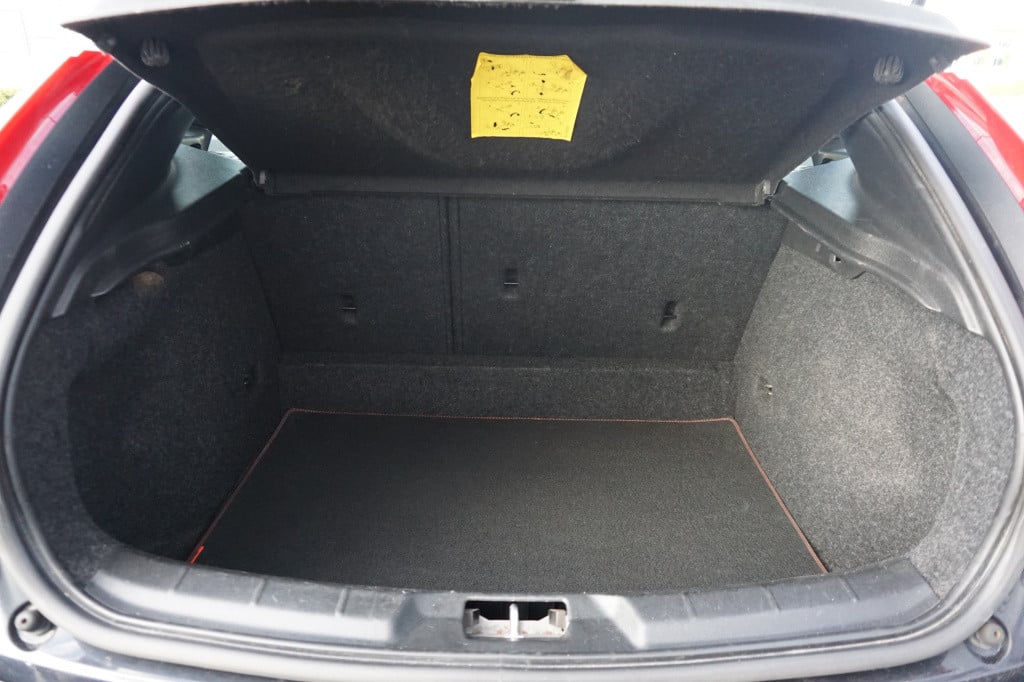 Volvo V40 2.0 d2 ocean race business airco / navi / camera / leder / cruise