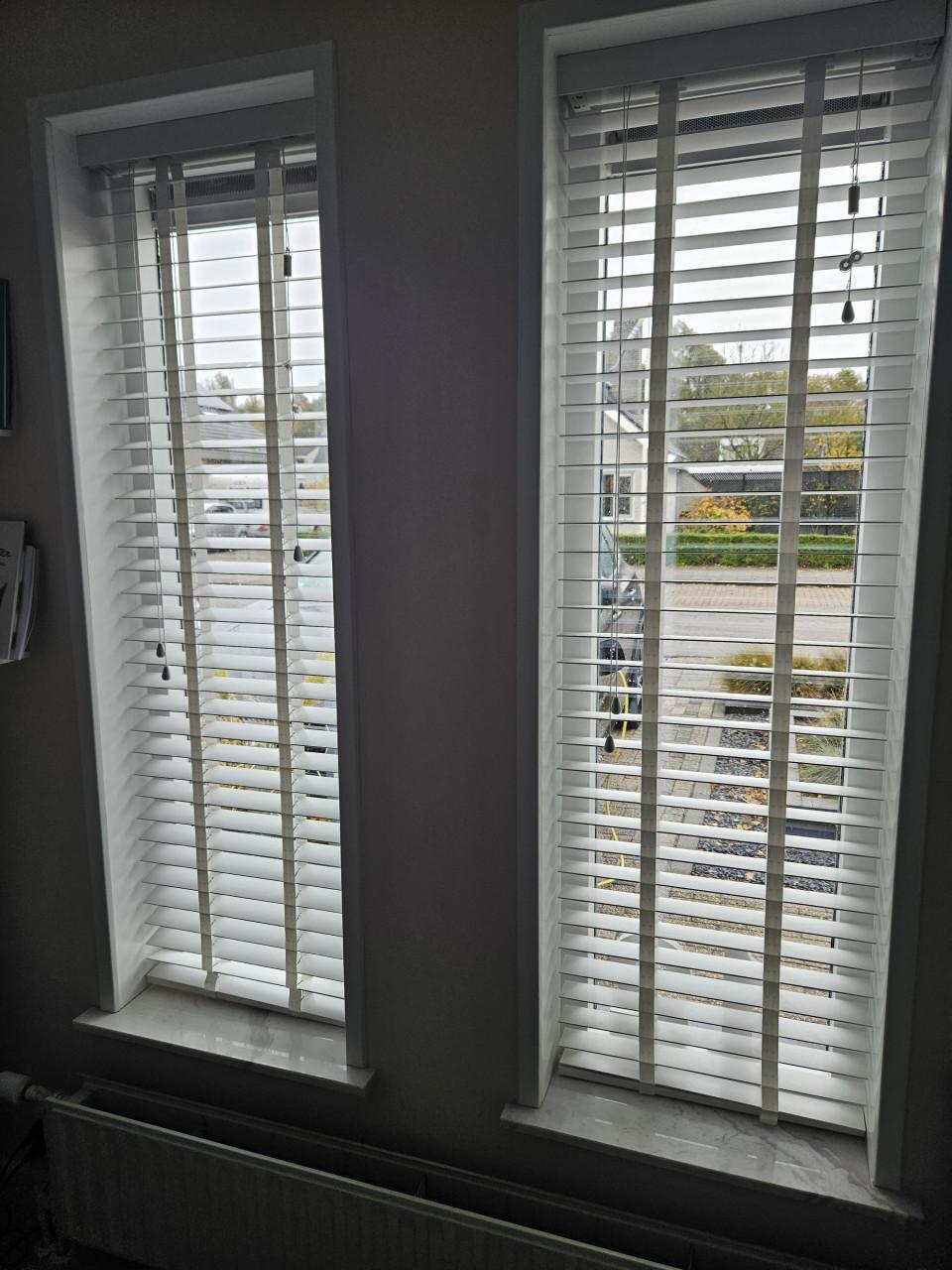 Houten jaloezieën wit 5x verschillende maten