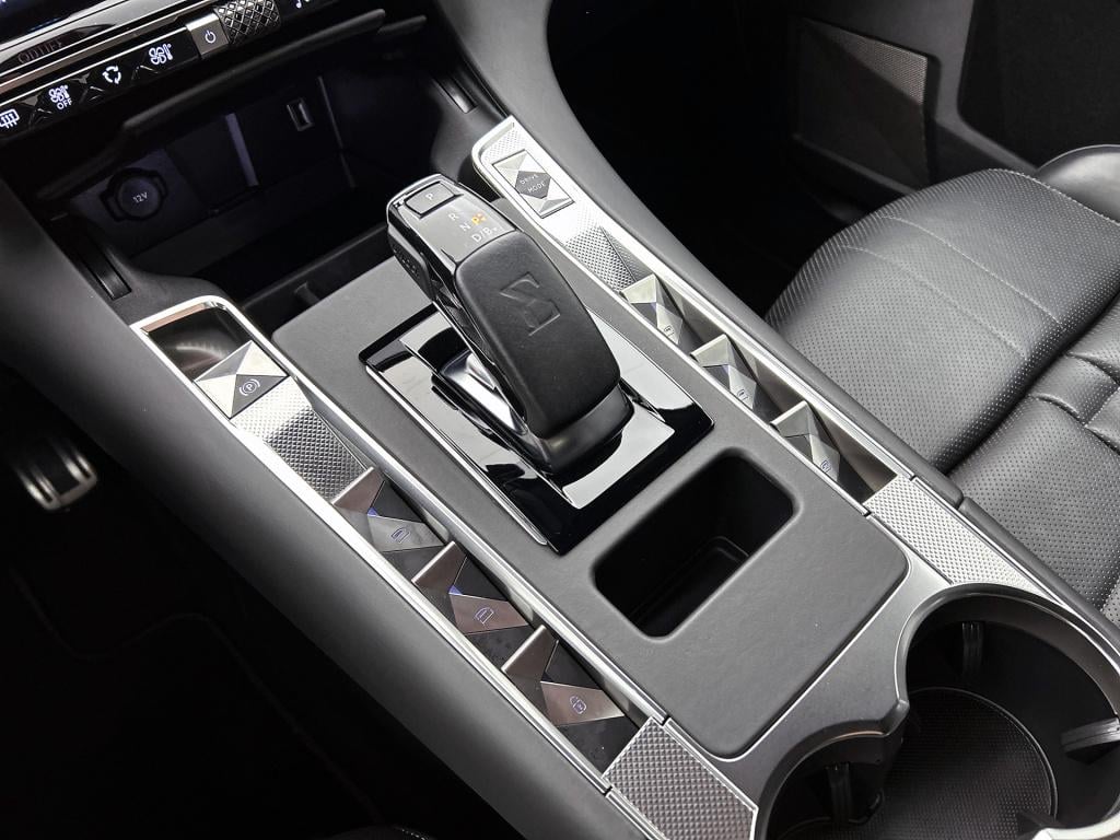 Ds Ds 7 crossback e-tense 300pk 4x4 automaat louvre | leder | adaptive crui