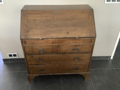 Secretaire, oud. Veel verborgen opruim vakjes!