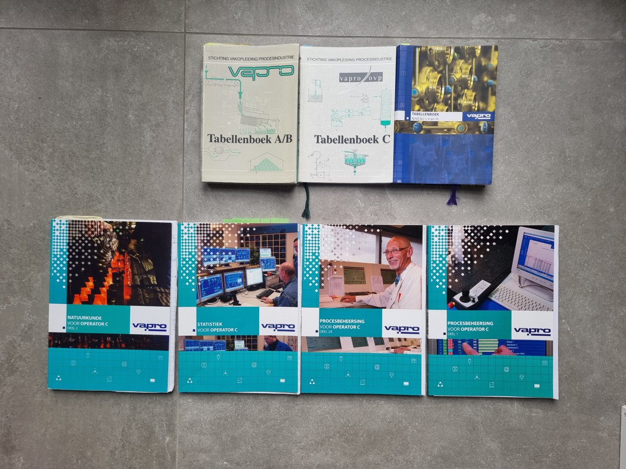 VAPRO-B en VAPRO-C boeken met tabellenboeken.