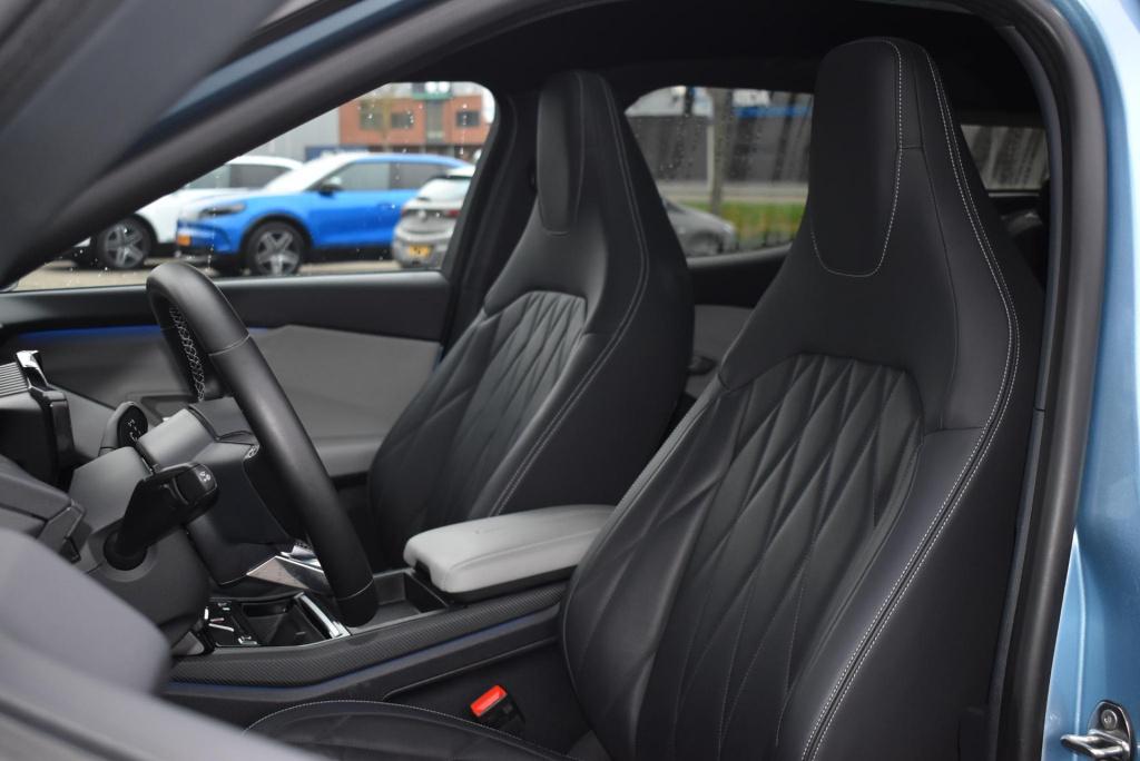 Ford Explorer premium extended range rwd 77 kwh | panoramadak | climate con