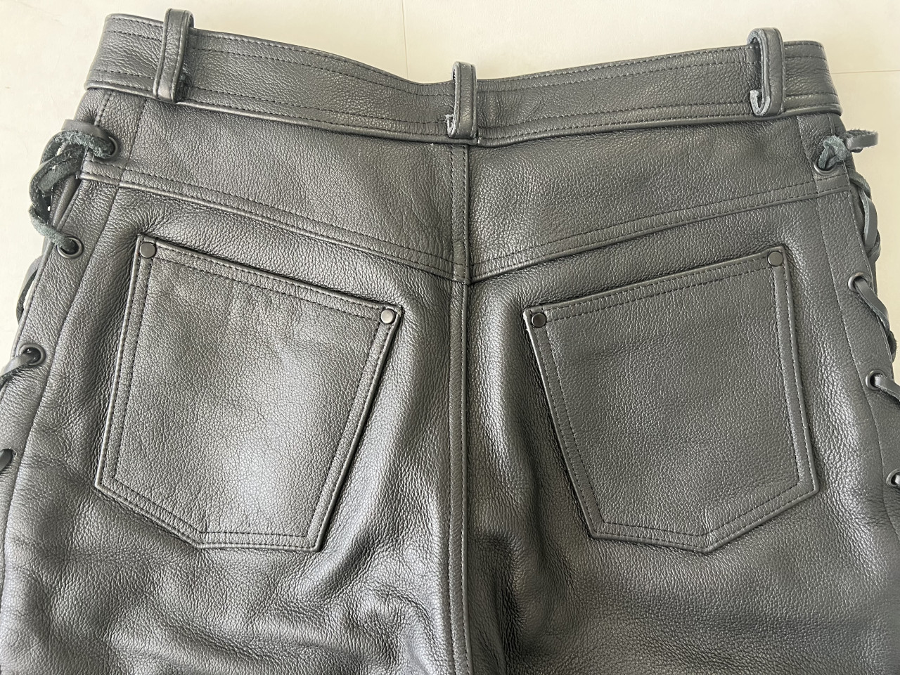 Lederen motorbroek met veters (dames) mt 36L