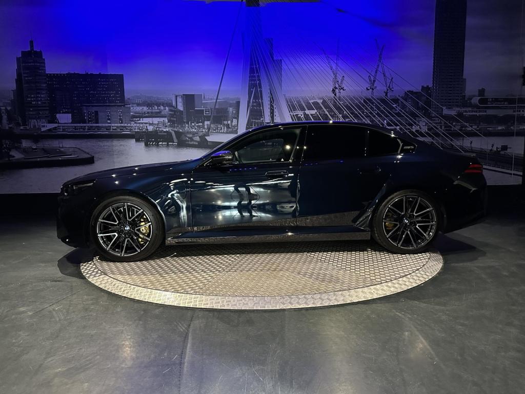 BMW M5 5-serie *limousine v8 m hybrid*carbon extr*b&w*alcantarahemel*nl-aut