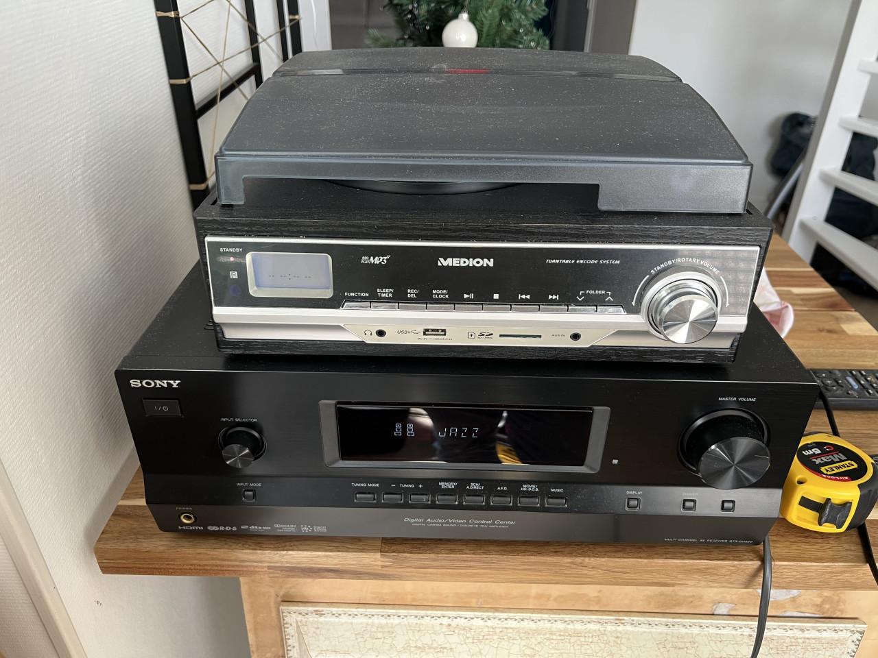 Sony multi channel av receiver & Medion platenspeler