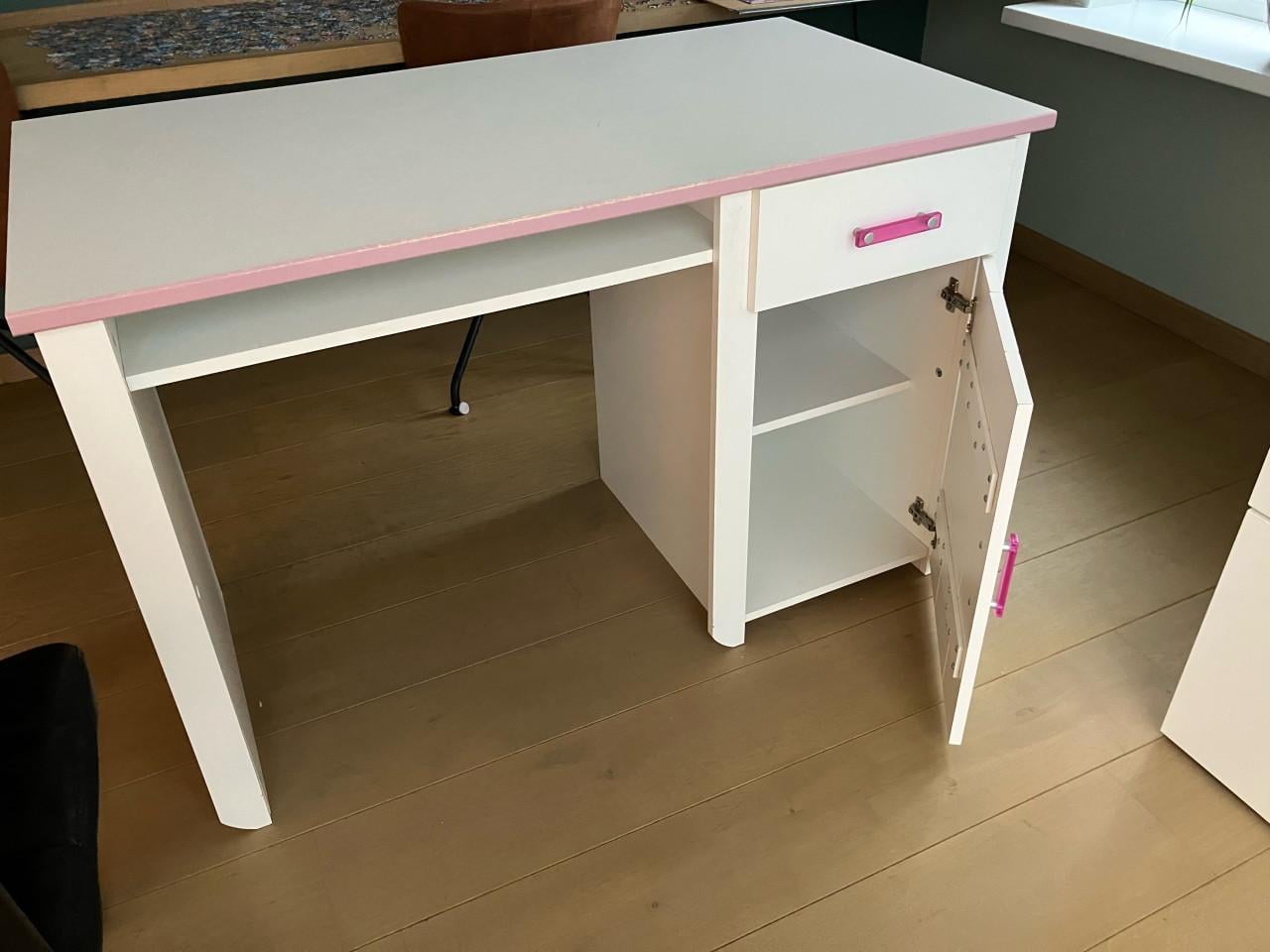 Bureau (wit met rose randje)
