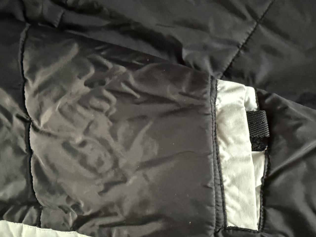 Zeer goede O’Neill jas. Valt als L/XL. Geheel gevoerd. Hier overcompleet.