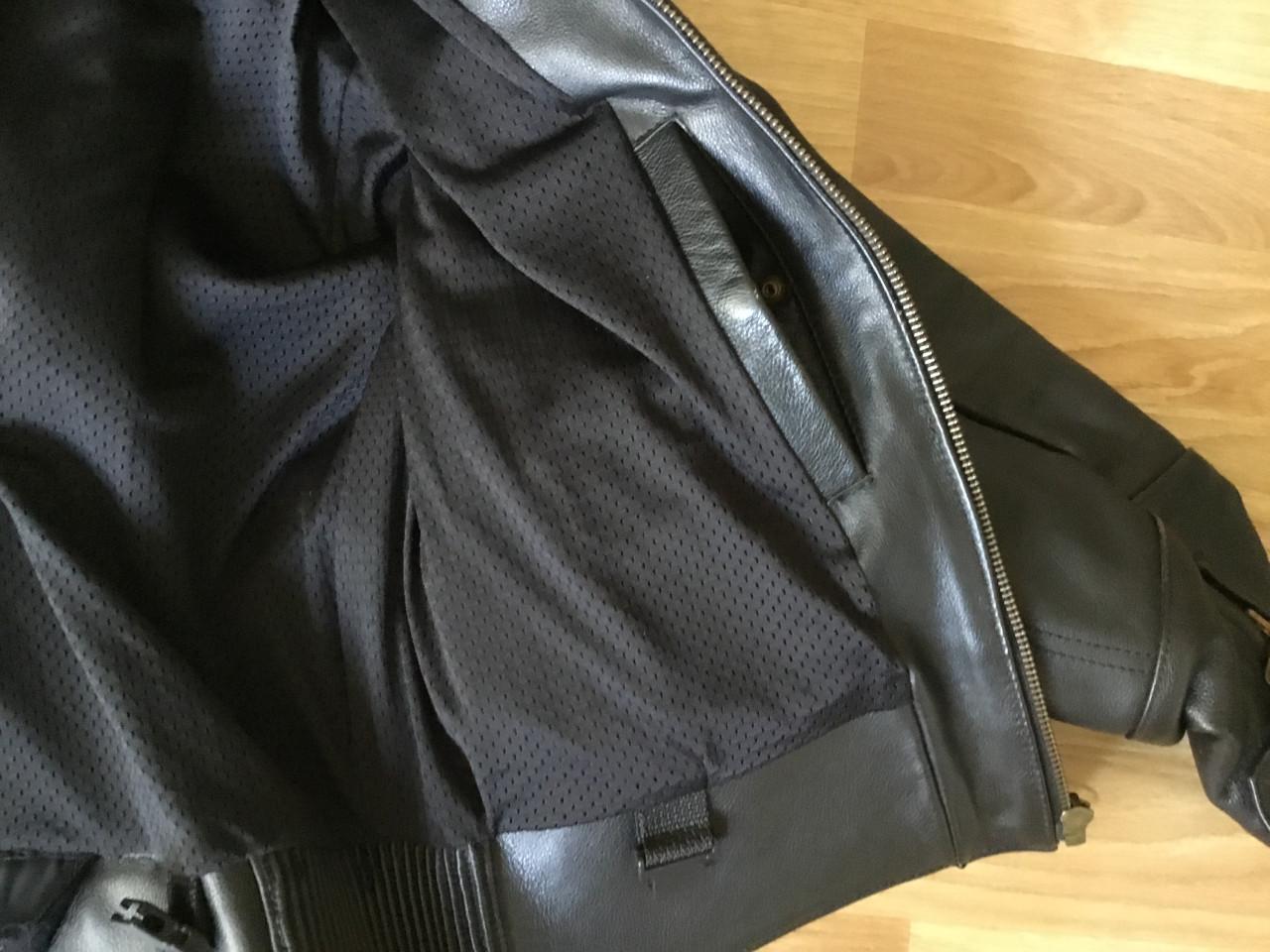 Motorjack.  Leer.  Triumph