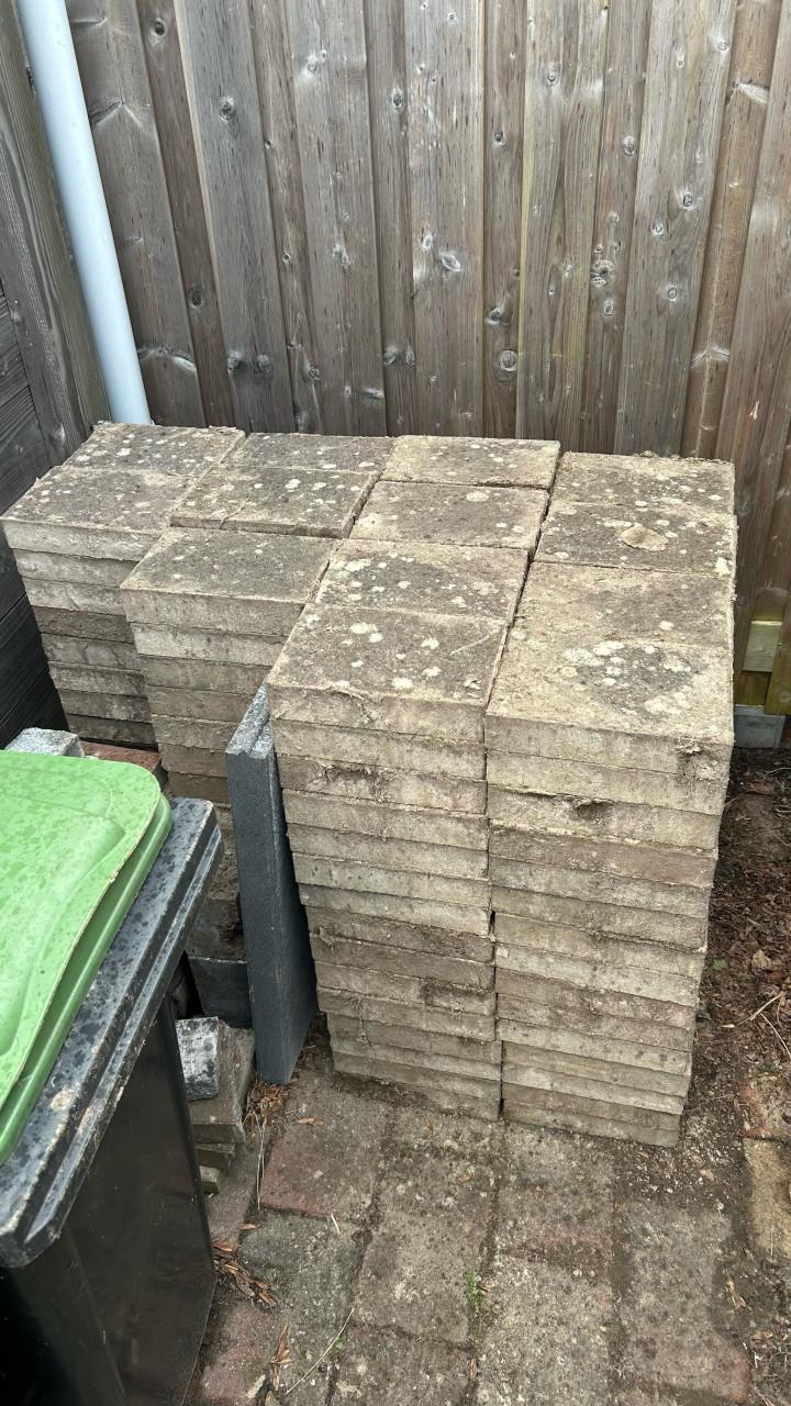 GRATIS AF TE HALEN: Betonklinkers 30x20x6cm