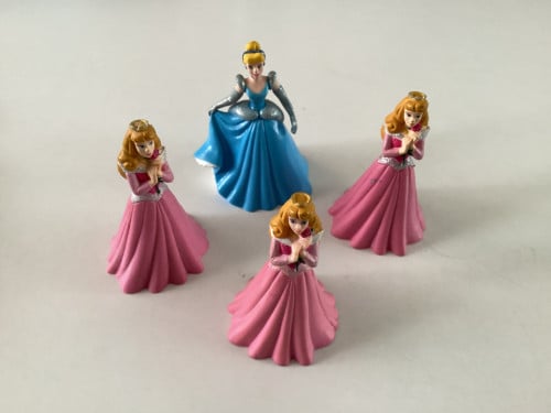 Verschillende Disney figuurtjes.     BULLYLAND.  Handpainted.